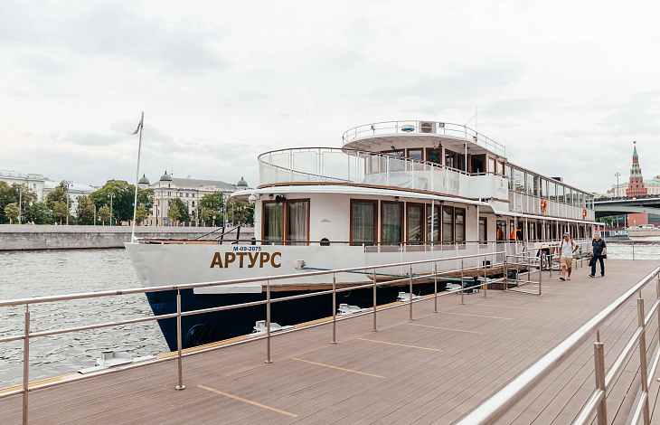 Аренда теплохода Артурс в Москве